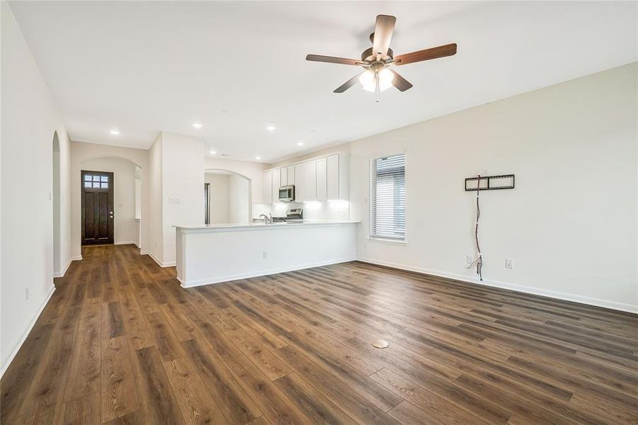 Spacious, unfurnished interior of a new home in La Terra, Celina (Image 27).