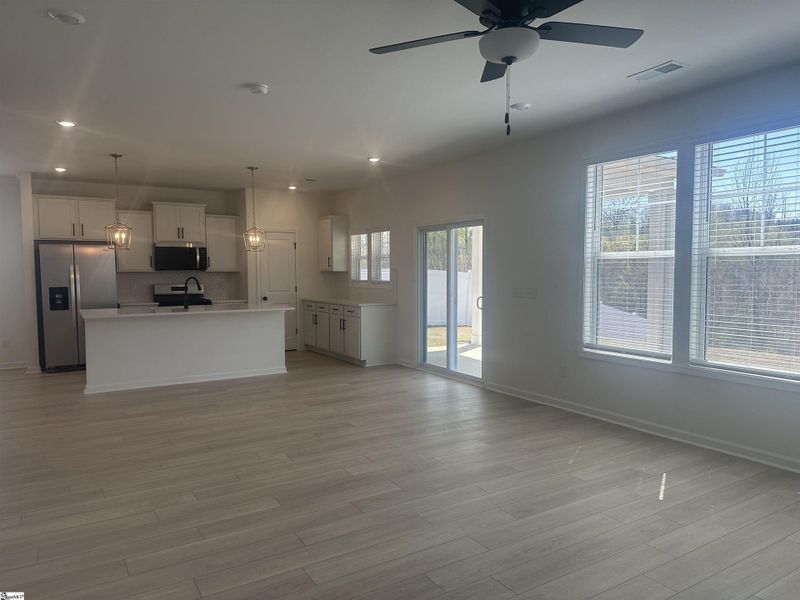 Spacious, unfurnished interior of a new home in Shiloh Trail, Wellford (Image 28).