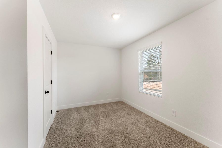 Spacious, unfurnished interior of a new home in Chapel Lakes, Montgomery (Image 35).