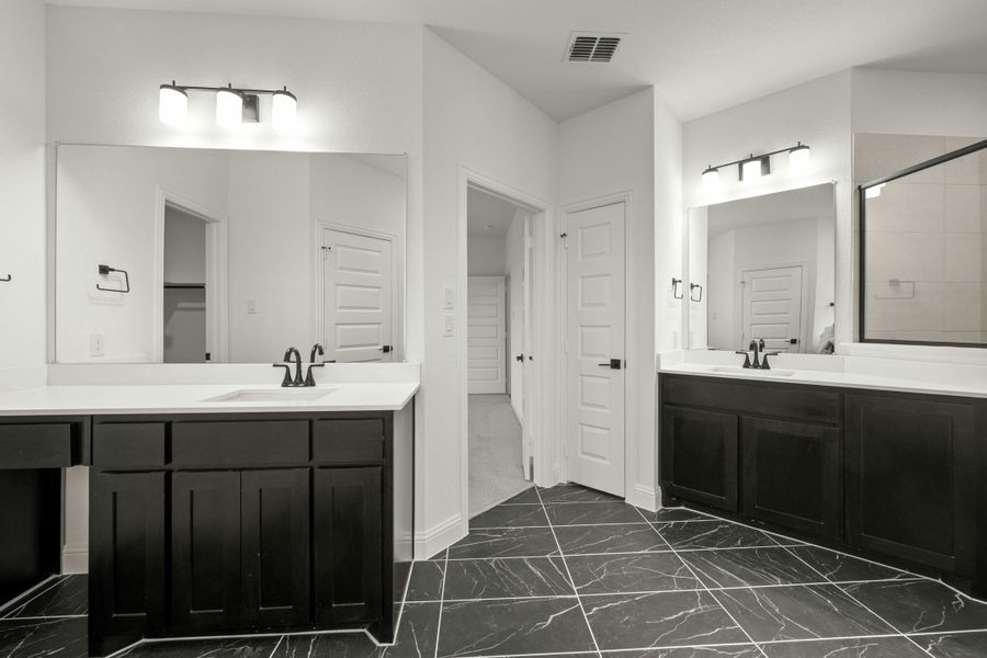 Representative furnished interior of a home built from the Dickson by Kindred Homes in Oak Creek Ranch, Waxahachie (Image 8).