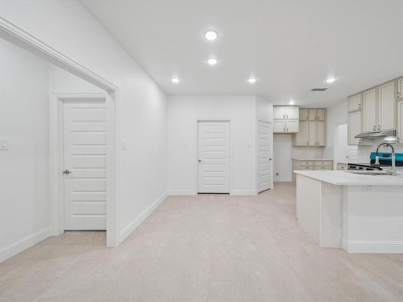 Spacious, unfurnished interior of a new home in , Mesquite (Image 18).