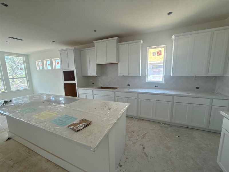 Beautifully appointed Kitchen with center island