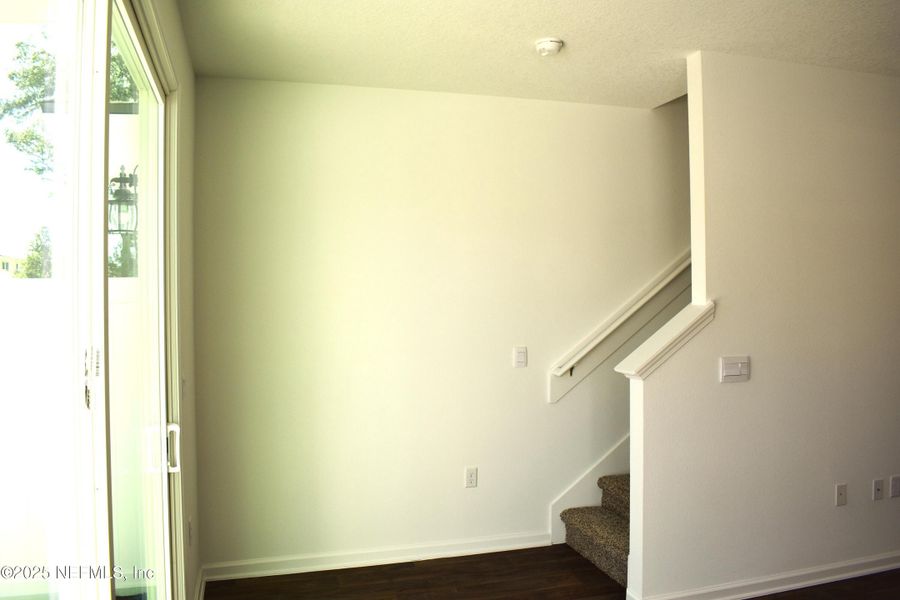 Spacious, unfurnished interior of a new home in Irongate Villas, Jacksonville (Image 25).
