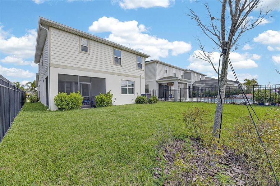 Exterior details and patio area of a home in , Apollo Beach (Image 33).