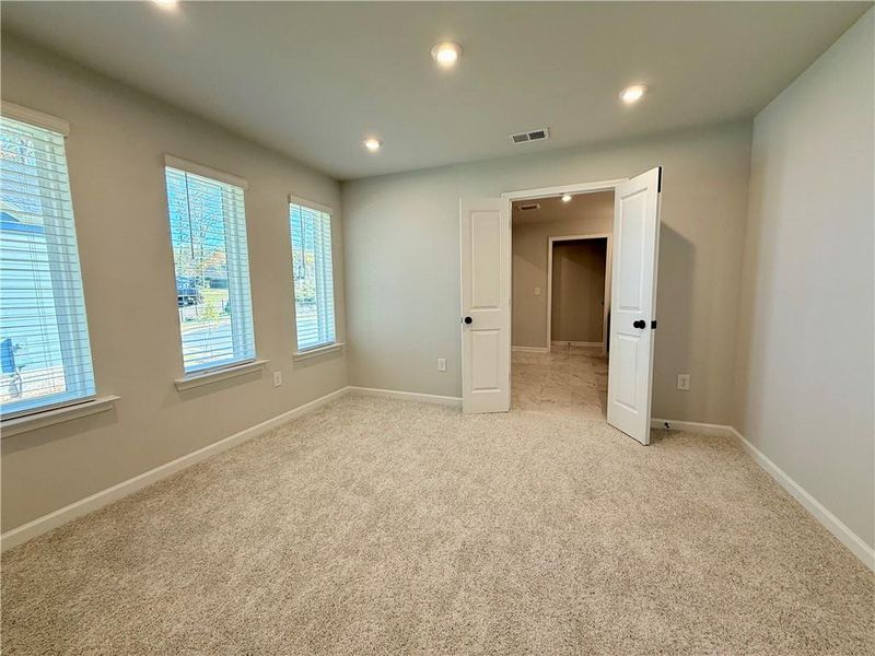 Spacious, unfurnished interior of a new home in Berkeley Mill, Cumming (Image 10).
