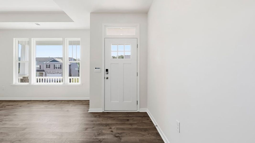 Spacious, unfurnished interior of a new home in Blue Ridge Trail, Fountain Inn (Image 15).