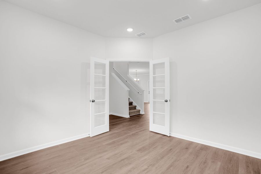 Spacious, unfurnished interior of a new home in Carriage Estates, Lexington (Image 13).