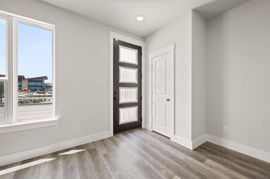 Welcome into this light and bright new lock & leave home!