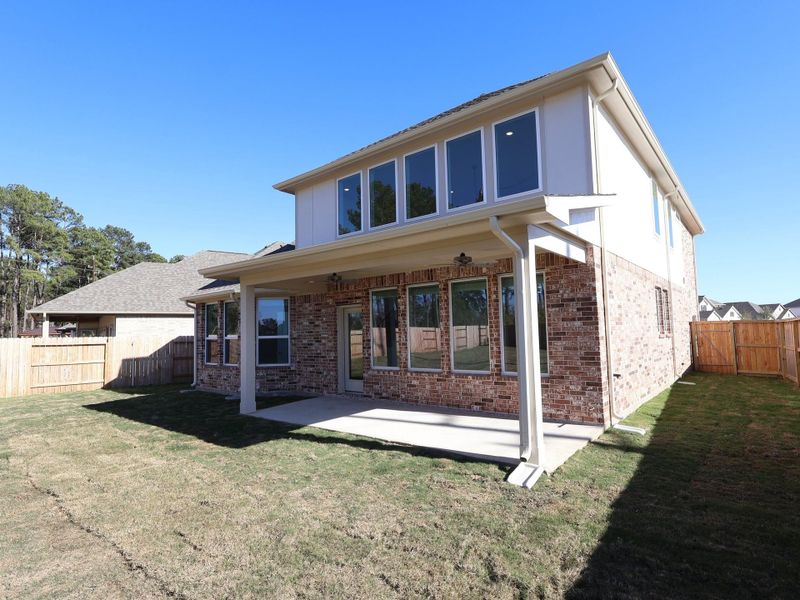 Exterior details and patio area of a home in Sorella, Tomball (Image 3).