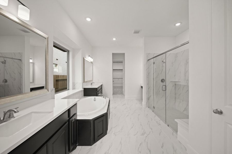 Furnished interior view inside a new home in Valencia 70', Manvel (Image 9).