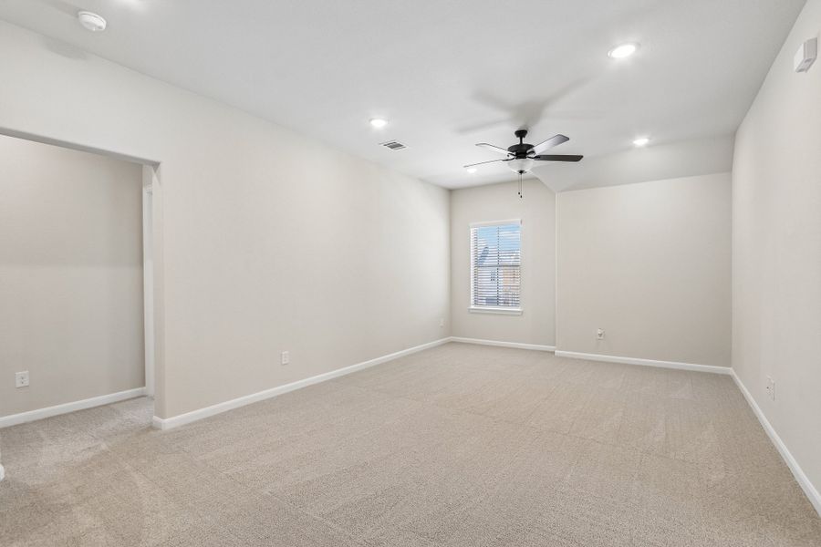 Spacious, unfurnished interior of a new home in Ribbonwood, Aubrey (Image 22).