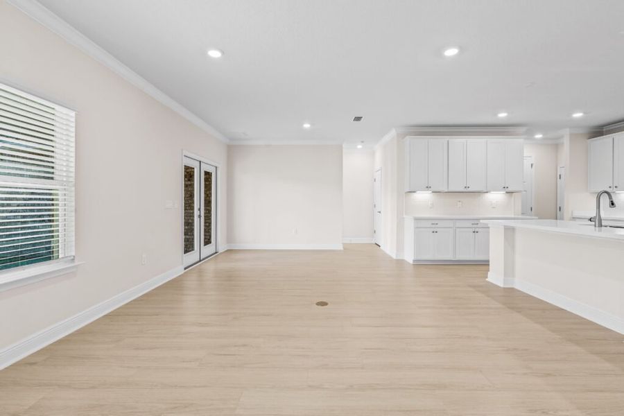 Spacious, unfurnished interior of a new home in Windswept Estates, Freeport (Image 26).
