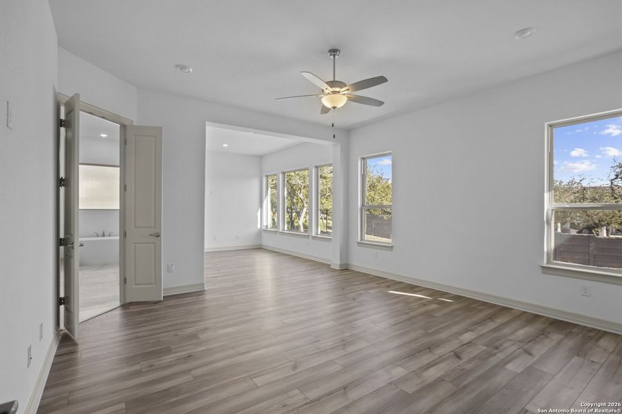 Spacious, unfurnished interior of a new home in Highland Estates, San Antonio (Image 34).