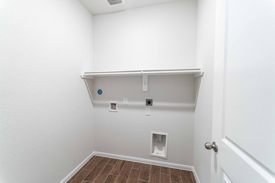 Spacious, unfurnished interior of a new home in Harvest Pointe, Needville (Image 47).