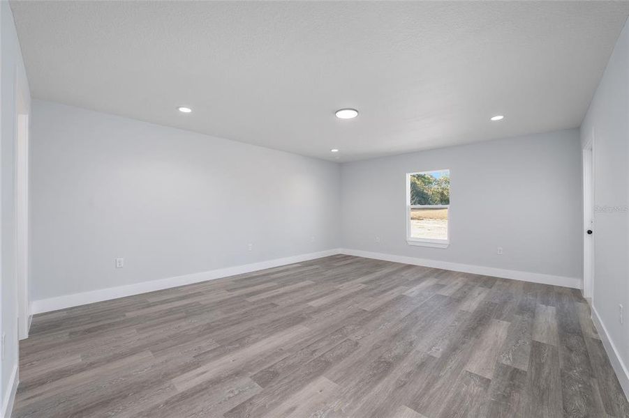 Spacious, unfurnished interior of a new home in , Dunnellon (Image 21).