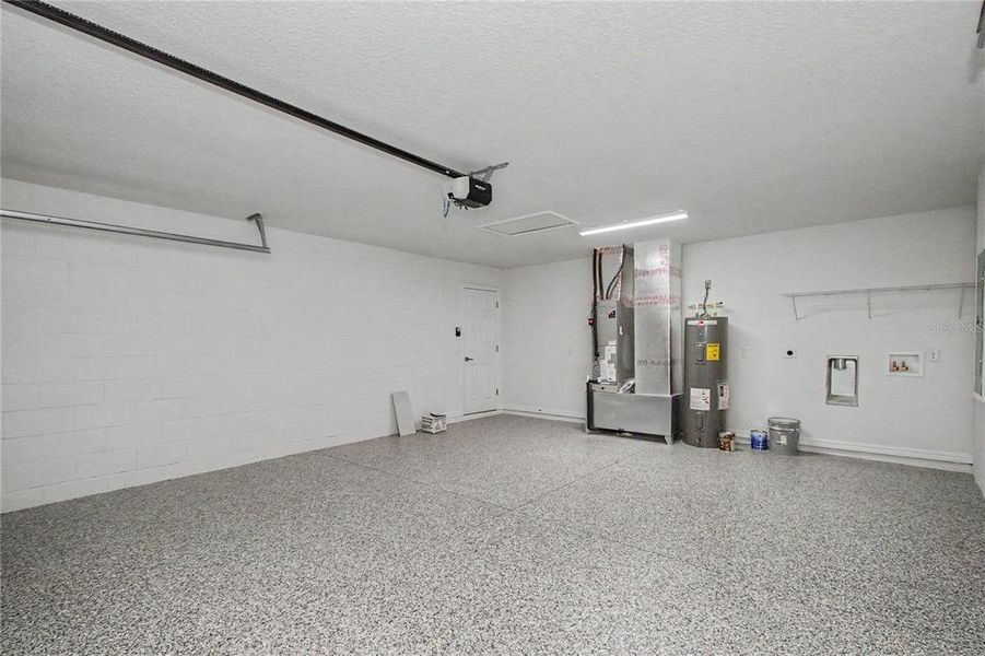 Spacious, unfurnished interior of a new home in , Ocala (Image 26).