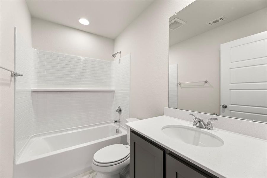 23. 4008 Avion - 2ND Bath