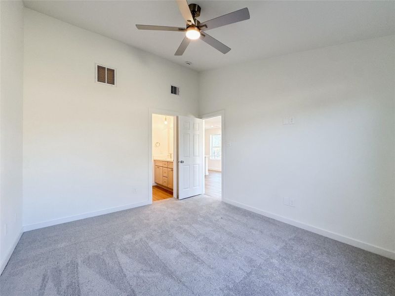 Spacious, unfurnished interior of a new home in , Conroe (Image 31).