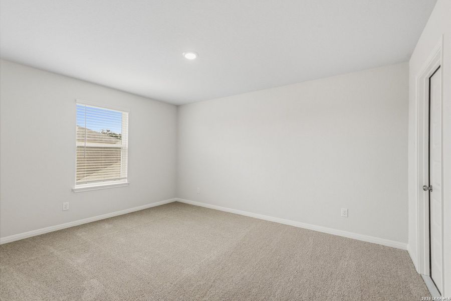 Spacious, unfurnished interior of a new home in Cinco Lakes, San Antonio (Image 12).