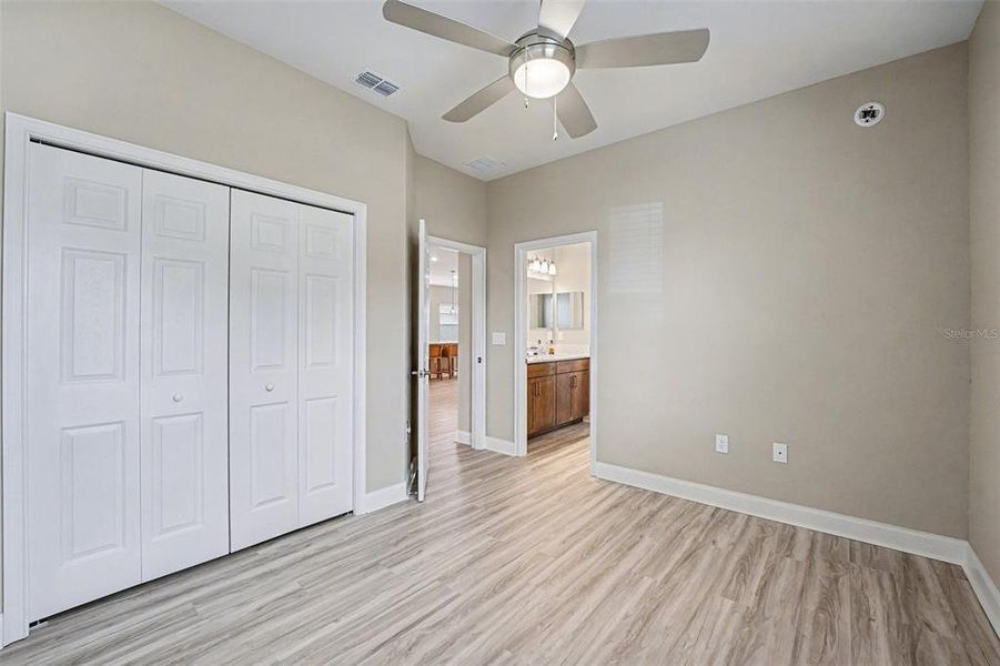 Spacious, unfurnished interior of a new home in , Lake Alfred (Image 20).