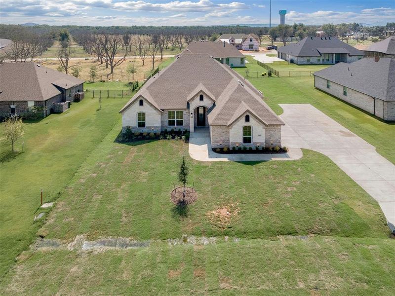 Exterior details and patio area of a home in Pecan Plantation, Granbury (Image 4).