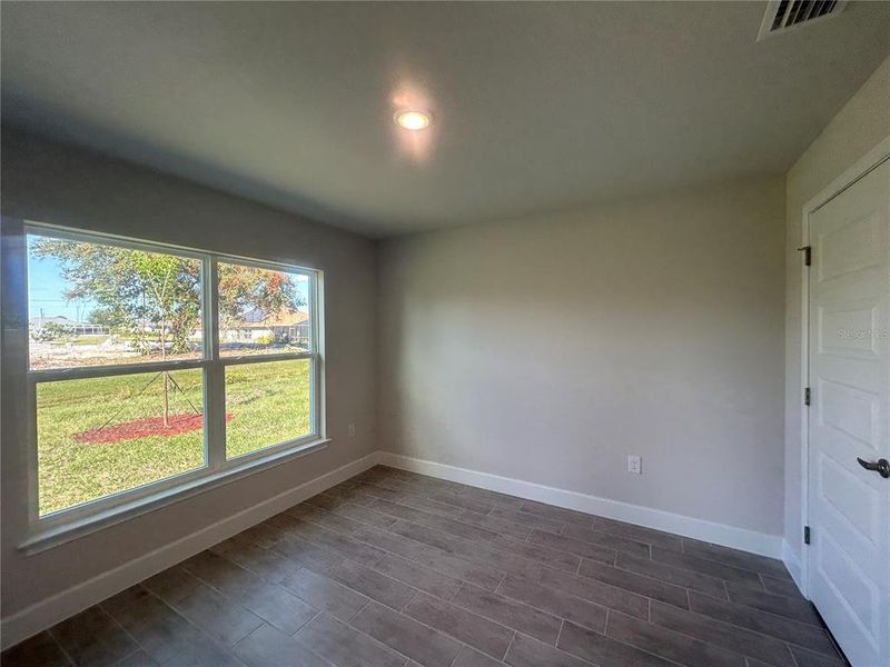 Spacious, unfurnished interior of a new home in Deep Creek, Punta Gorda (Image 13).