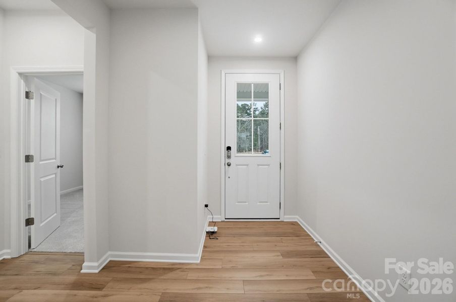 Spacious, unfurnished interior of a new home in Waxhaw Landing, Monroe (Image 19).