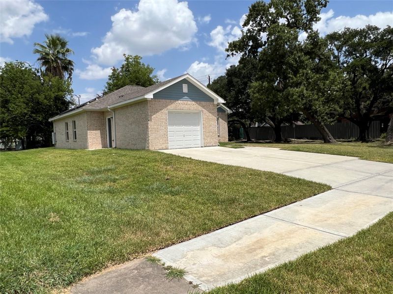 Front exterior of a new home in , Houston, TX, highlighting curb appeal (Image 23).