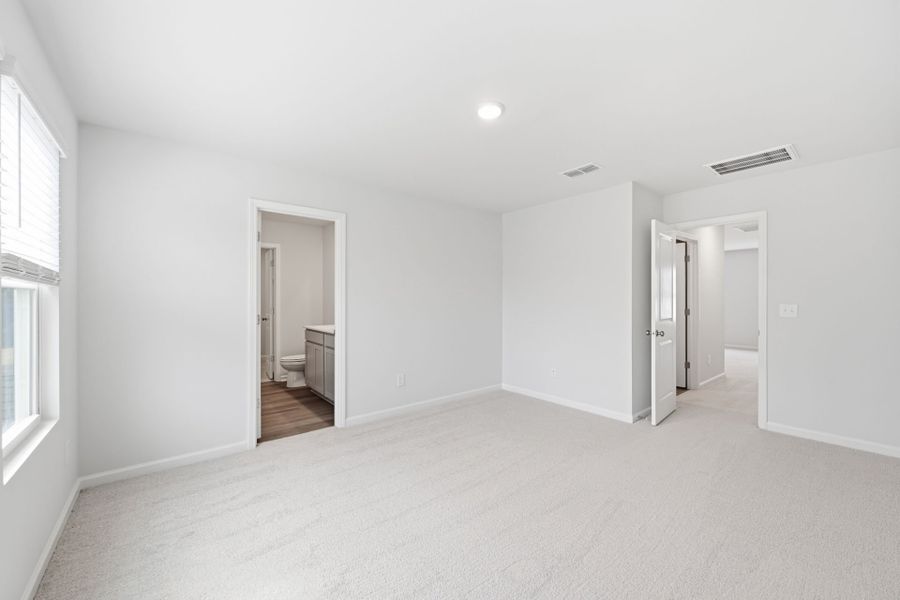 Spacious, unfurnished interior of a new home in Grand Arbor, Blythewood (Image 33).