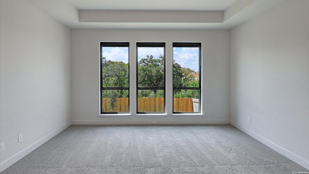 Spacious, unfurnished interior of a new home in Ladera, San Antonio (Image 20).