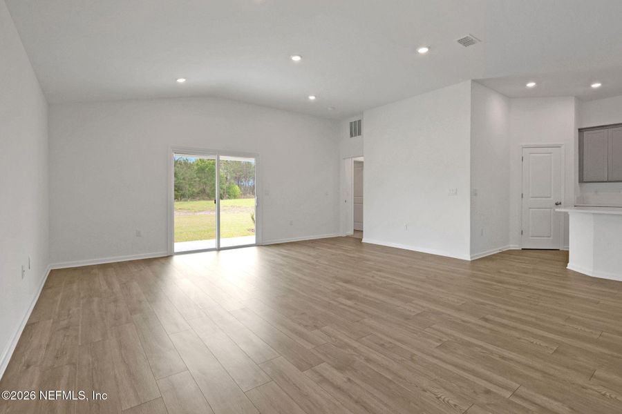 Spacious, unfurnished interior of a new home in Amberly, Green Cove Springs (Image 20).