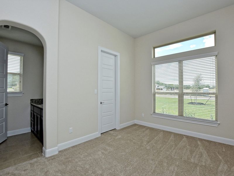Representative unfurnished interior of a home built from the San Simeon I by Giddens Homes in Clearwater Ranch, Liberty Hill (Image 492).