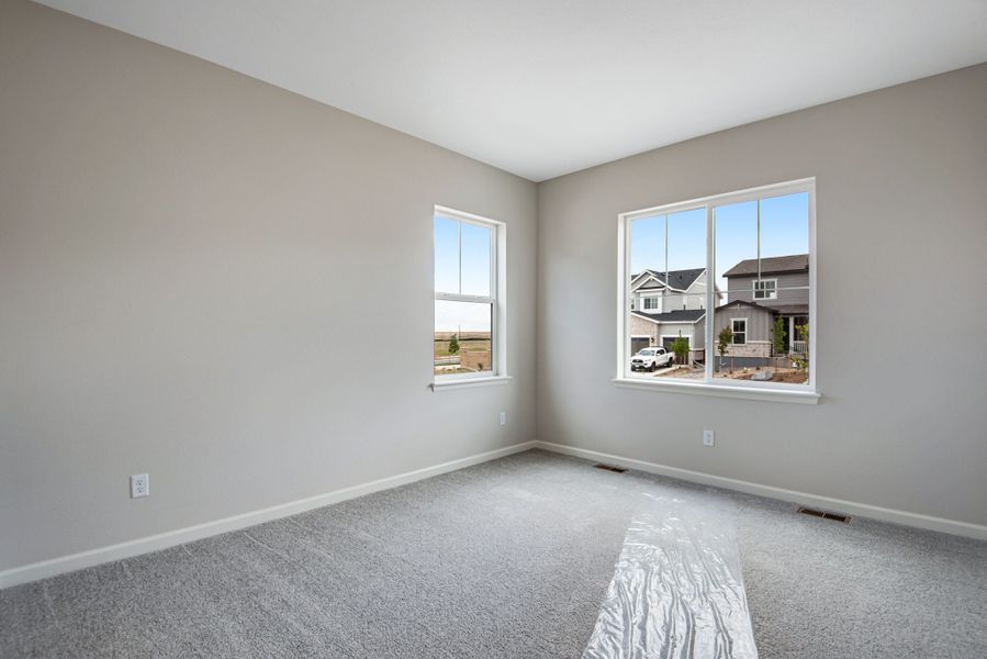 Spacious, unfurnished interior of a new home in The Aurora Highlands, Aurora (Image 28).