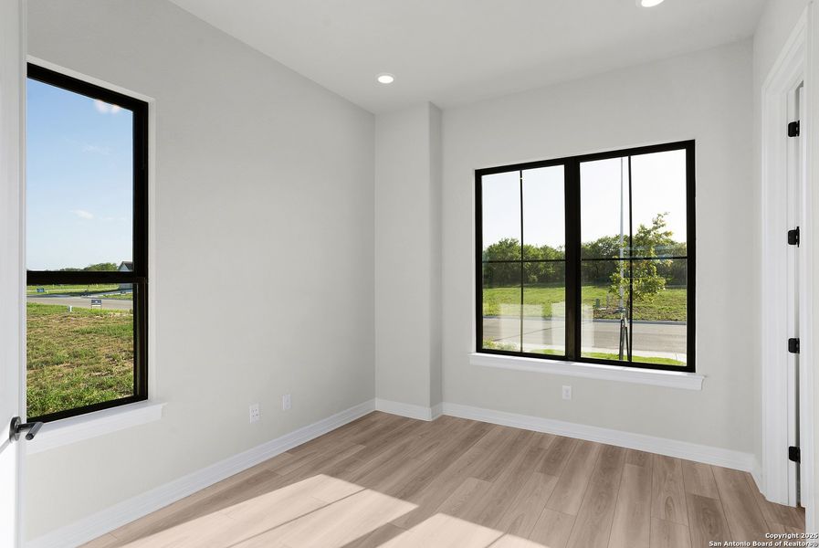 Spacious, unfurnished interior of a new home in Nolte Farms, Seguin (Image 37).