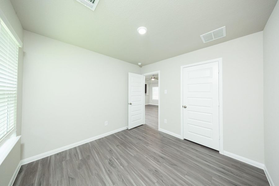 Spacious, unfurnished interior of a new home in Ridgeland Hills, Willis (Image 15).