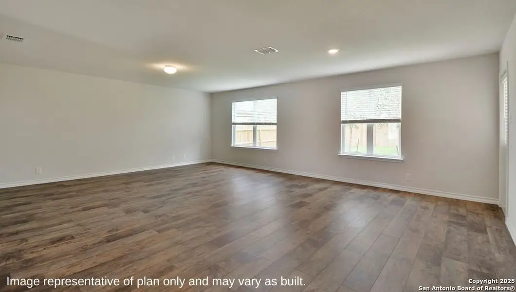 Spacious, unfurnished interior of a new home in Stonehill, San Antonio (Image 10).