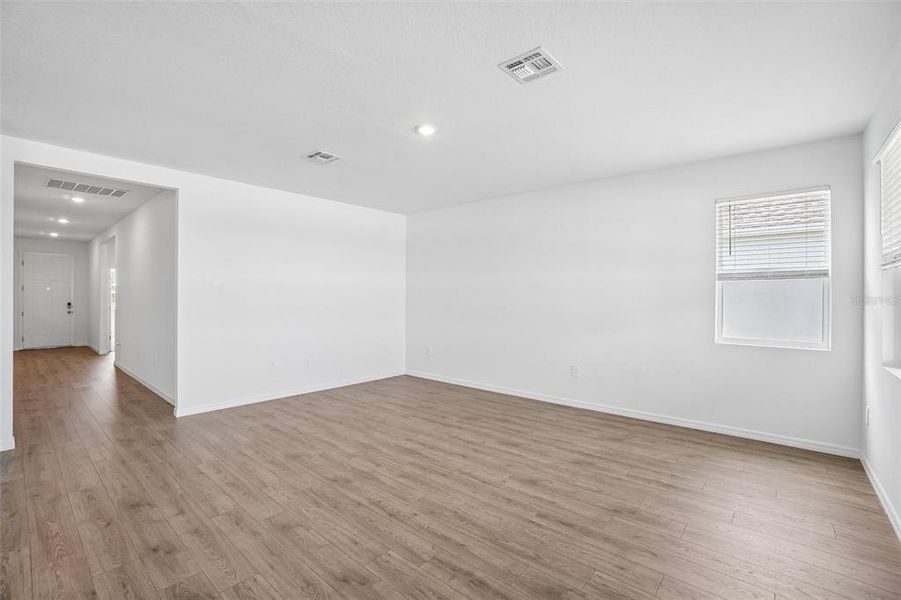 Spacious, unfurnished interior of a new home in Hawthorne Ranch, Lakeland (Image 17).