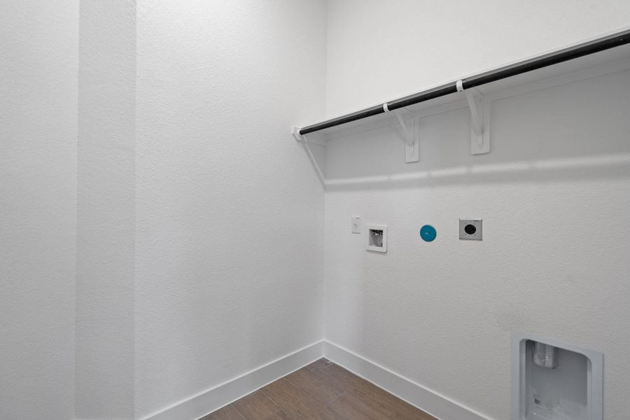 Spacious, unfurnished interior of a new home in Mulberry Farms, Santa Fe (Image 9).