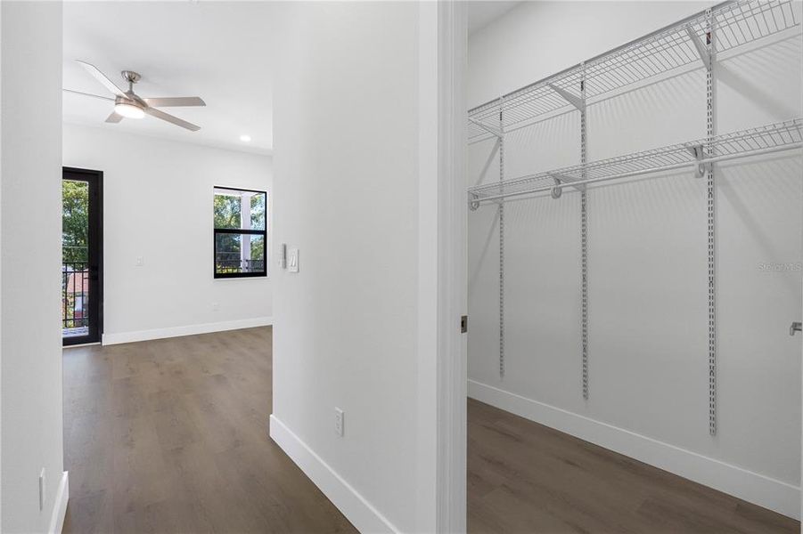 Spacious, unfurnished interior of a new home in , Tampa (Image 32).