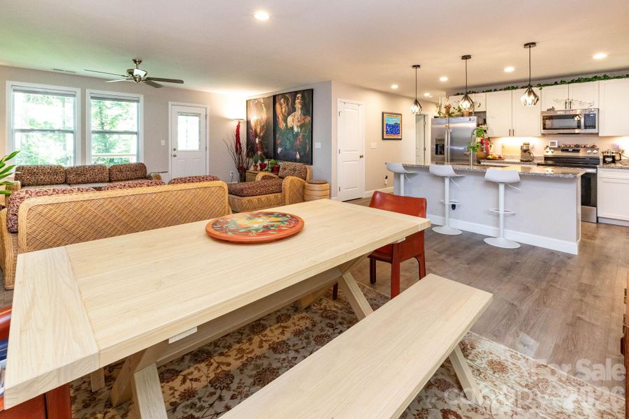 Open floor plan. Open floor plan.