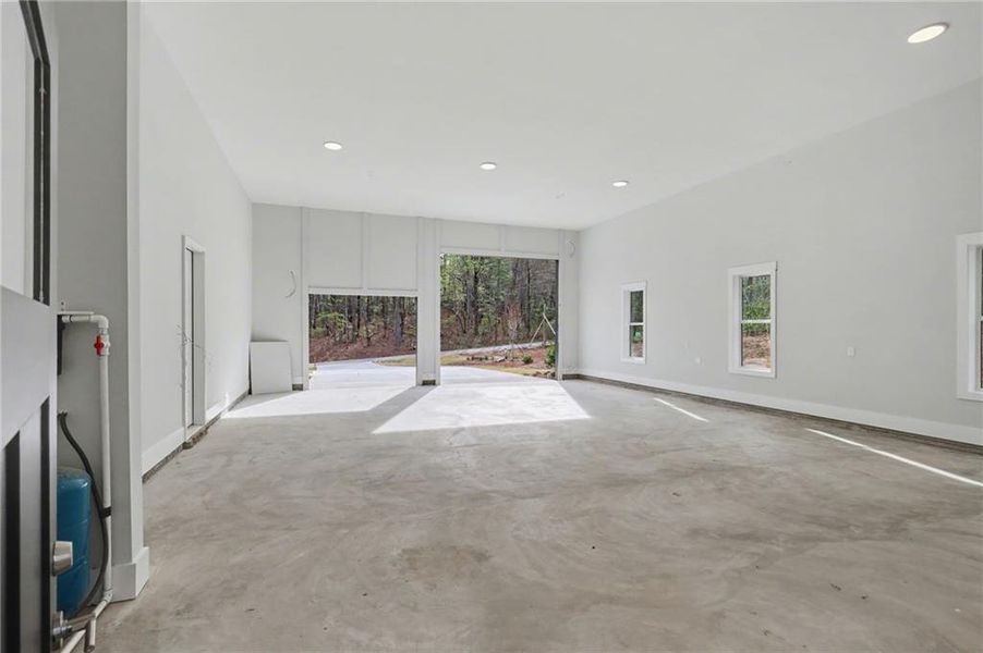 Spacious, unfurnished interior of a new home in , Clarkesville (Image 68).