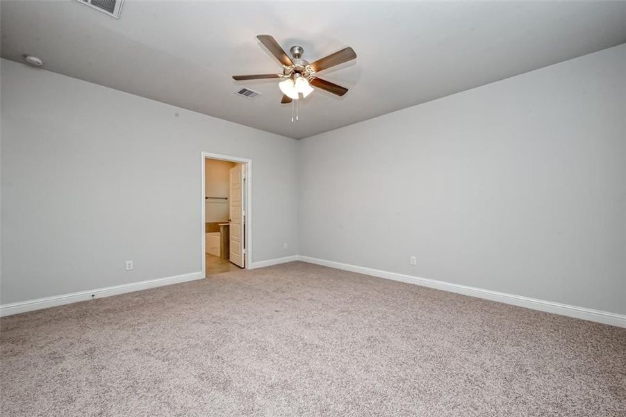Representative unfurnished interior of a home built from the Plan 2500 by Adams Homes in The Bluffs at Lafayette, Freeport (Image 30).