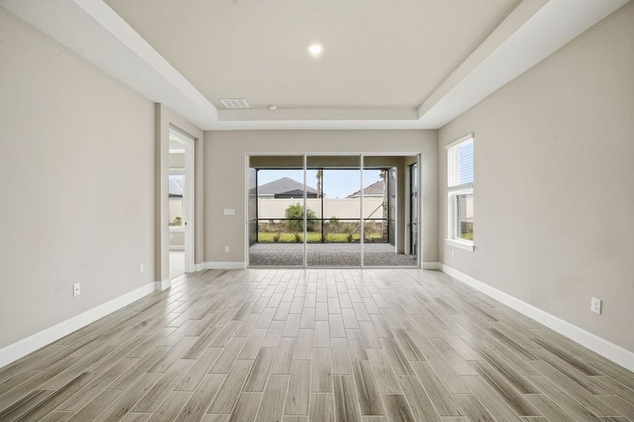 Spacious, unfurnished interior of a new home in Esplanade at Wiregrass Ranch, Wesley Chapel (Image 9).