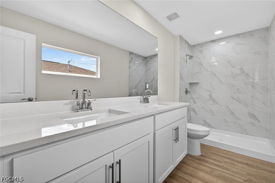 Furnished interior view inside a new home in Cape Coral, Cape Coral (Image 12).