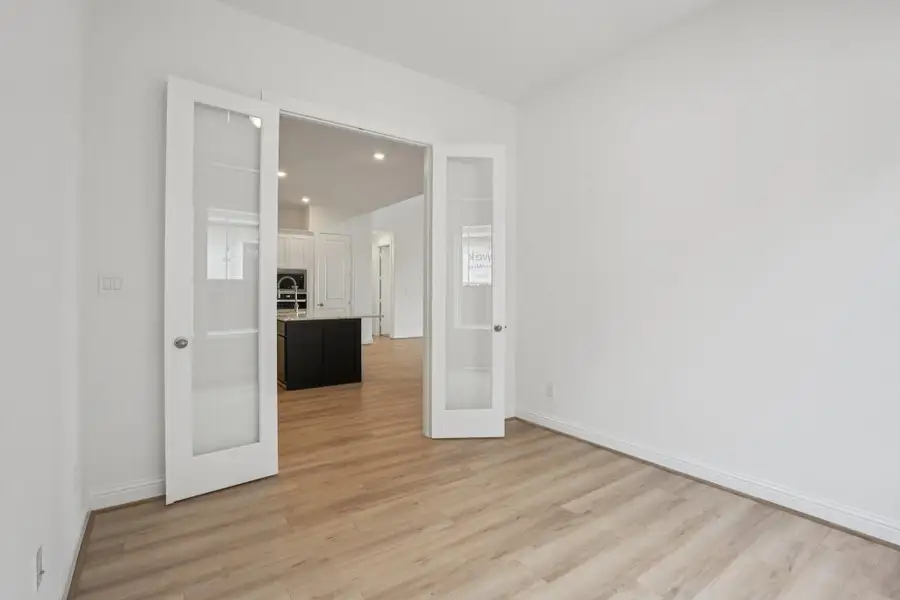 Spacious, unfurnished interior of a new home in Del Bello Lakes 60', Manvel (Image 19).