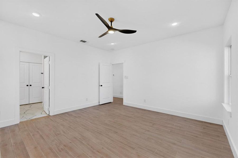 Unfurnished bedroom featuring a ceiling fan, light wood-type flooring, and recessed lighting