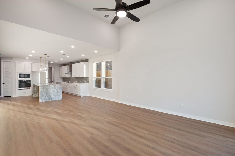 Spacious, unfurnished interior of a new home in Lariat, Liberty Hill (Image 34).