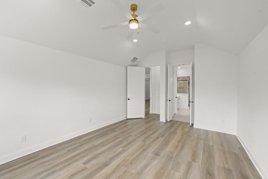 Spacious, unfurnished interior of a new home in Ridgepoint, Midlothian (Image 30).