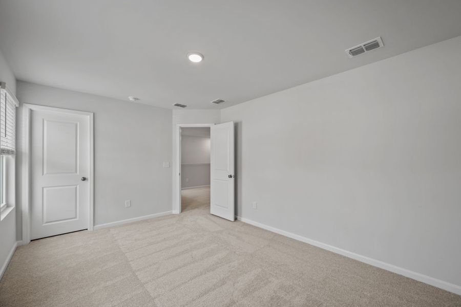 Spacious, unfurnished interior of a new home in Grand Arbor, Blythewood (Image 25).