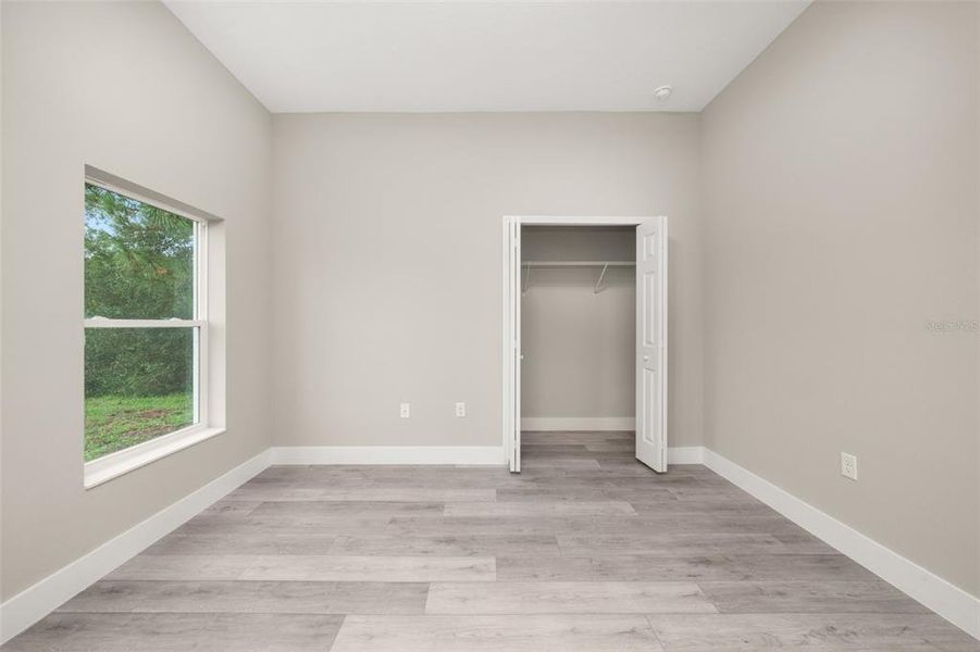 Spacious, unfurnished interior of a new home in , Sebring (Image 37).